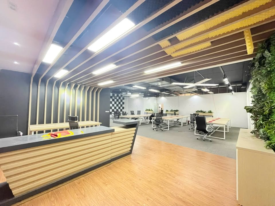 Sàn văn phòng Vinhomes Westpoint 210m² giá 13.5$/m² - Sang nhượng gấp!