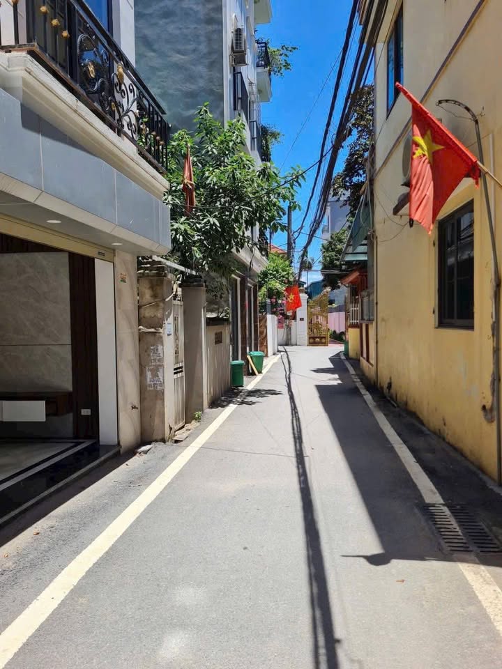 Nhà 4 tầng phố Đồng Nhân, Đông La, 36m² giá 4.5 tỷ - Ô tô đỗ cửa, không thể bỏ lỡ!