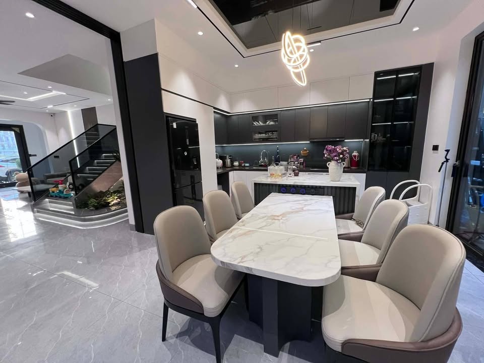 Nhà 5 tầng đường Yên Lũng, Hoài Đức 30m² - Gần chợ và trường học!