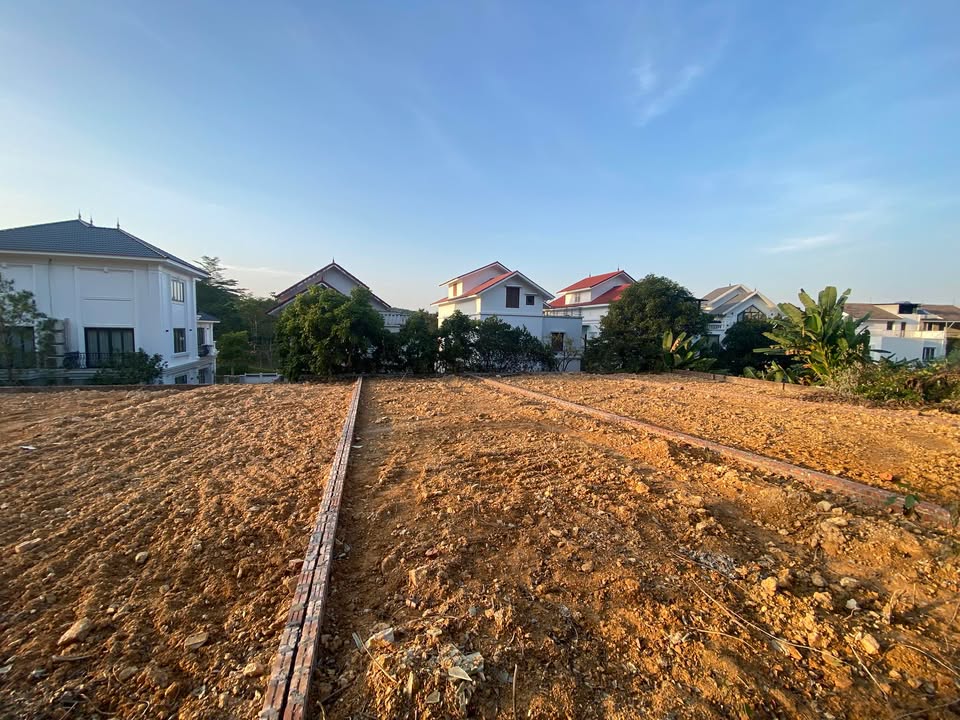 Townhouse Hàng Xóm Xanh Villas Thạch Thất 75m² giá 2 tỷ - Đối diện Đại học Quốc gia!