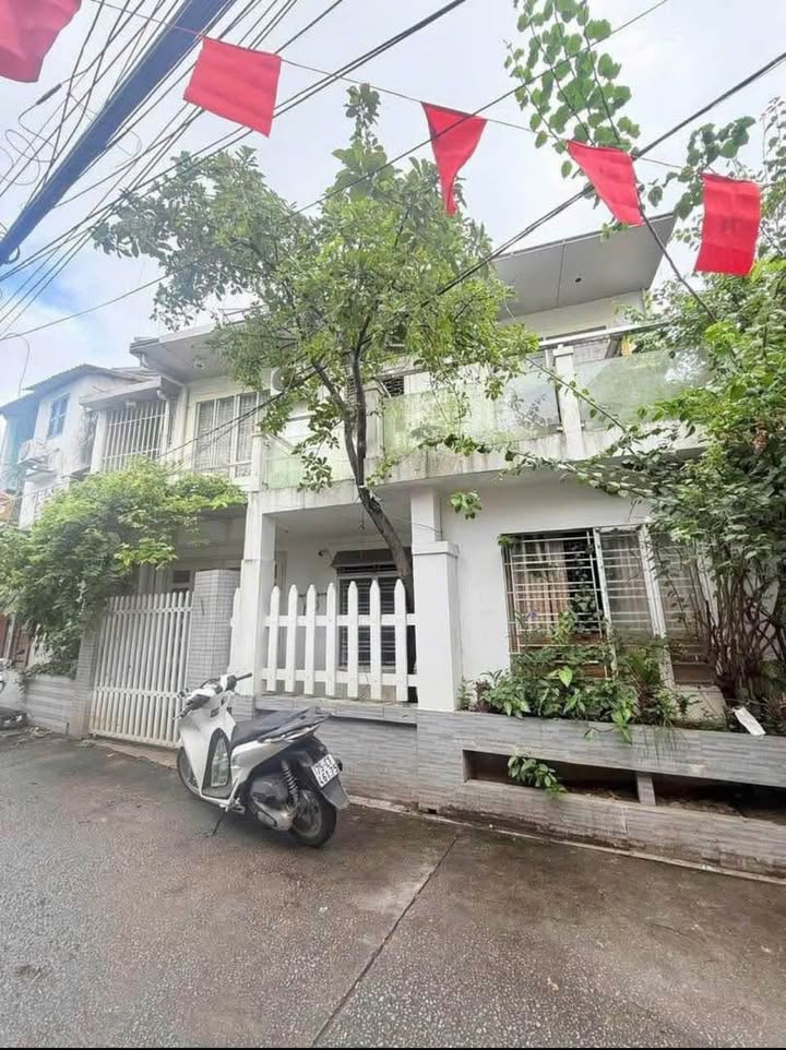 Nhà 2 Tầng Mặt Tiền Kiệt Xe Hơi Bà Triệu, 71m² giá 4.09 tỷ - Sổ hồng chính chủ, tiện nghi đầy đủ!