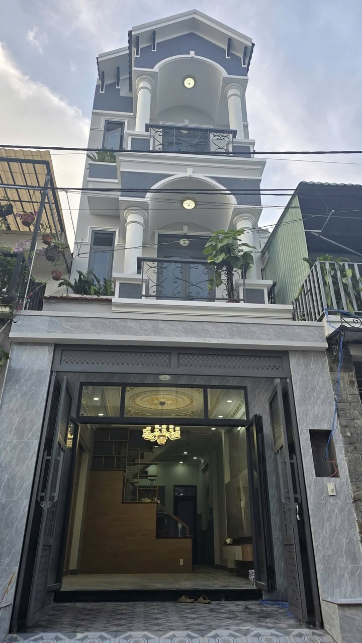 Nhà phố Long Trường Q9 56m² giá 5.35 tỷ - Sổ đỏ chính chủ, ô tô né nhau!