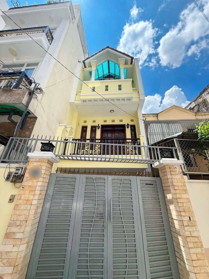 Nhà riêng Đường Yên Thế, Tân Bình 60m² giá 12.9 tỷ - Ô tô ngủ trong nhà!