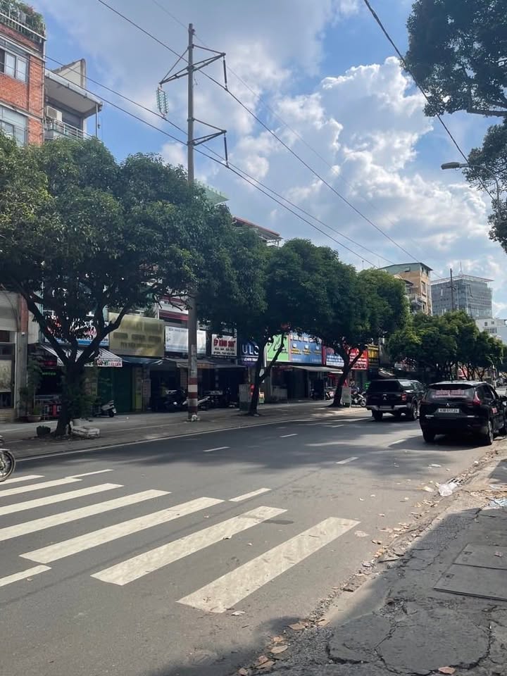 Nhà bán tại Quận 10 - Hùng Vương - 57m² giá 11.5 tỷ - Khu chợ sầm uất!