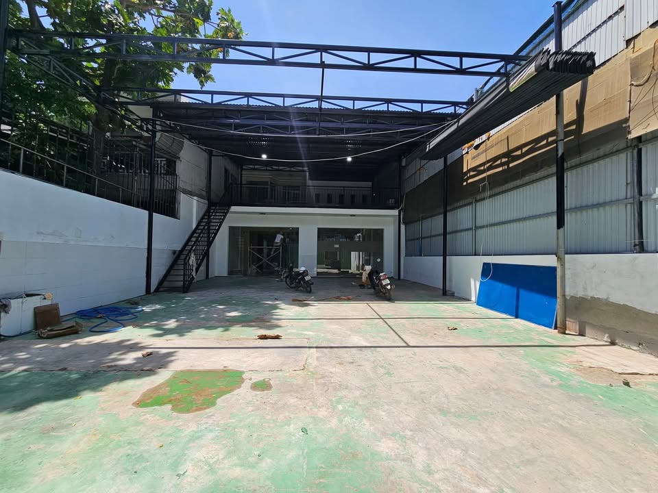 Nhà mặt tiền Nguyễn Chánh, Hòa Khánh, 400m² - Thuê ngay cho công ty, kho bãi!