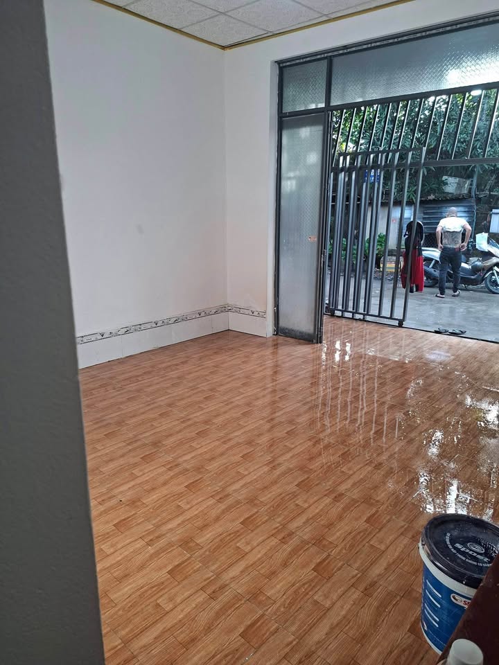 Nhà bán kiệt ô tô 915 Tôn Đản, 70m², giá 1.25 tỷ - Không thể bỏ lỡ!