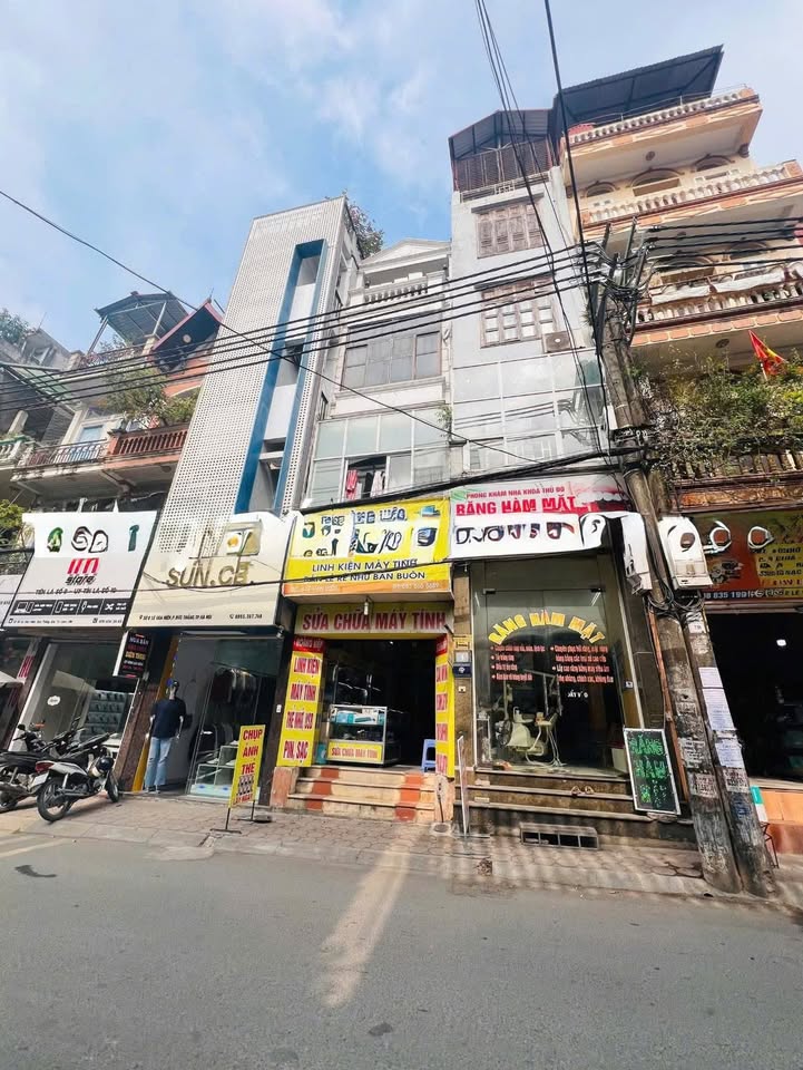 Bán gấp nhà mặt phố Lê Văn Hiến 39m² giá 10.5 tỷ - Kinh doanh sầm uất!