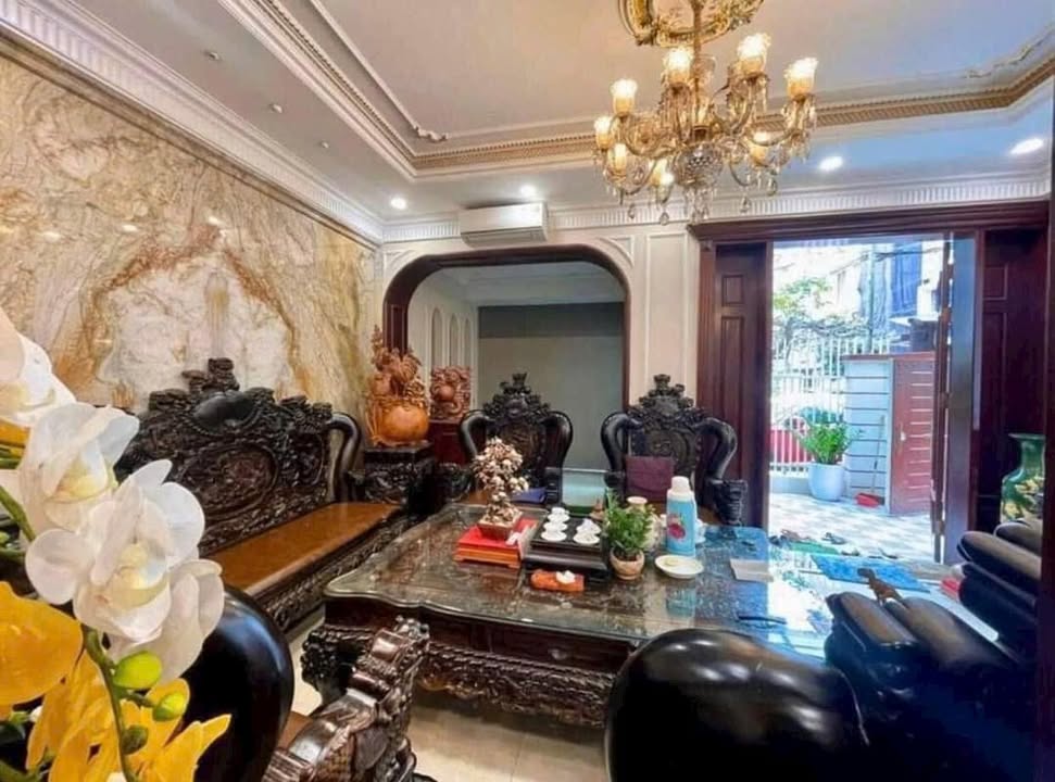 FrontHouse Huỳnh Thúc Kháng Đống Đa 81m² giá 37 tỷ - Kinh doanh sầm uất!