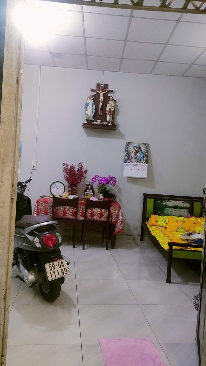 Nhà bán Tân Hiệp Hóc Môn 77m² giá 1.4 tỷ - Sổ đỏ chính chủ, thương lượng tốt!