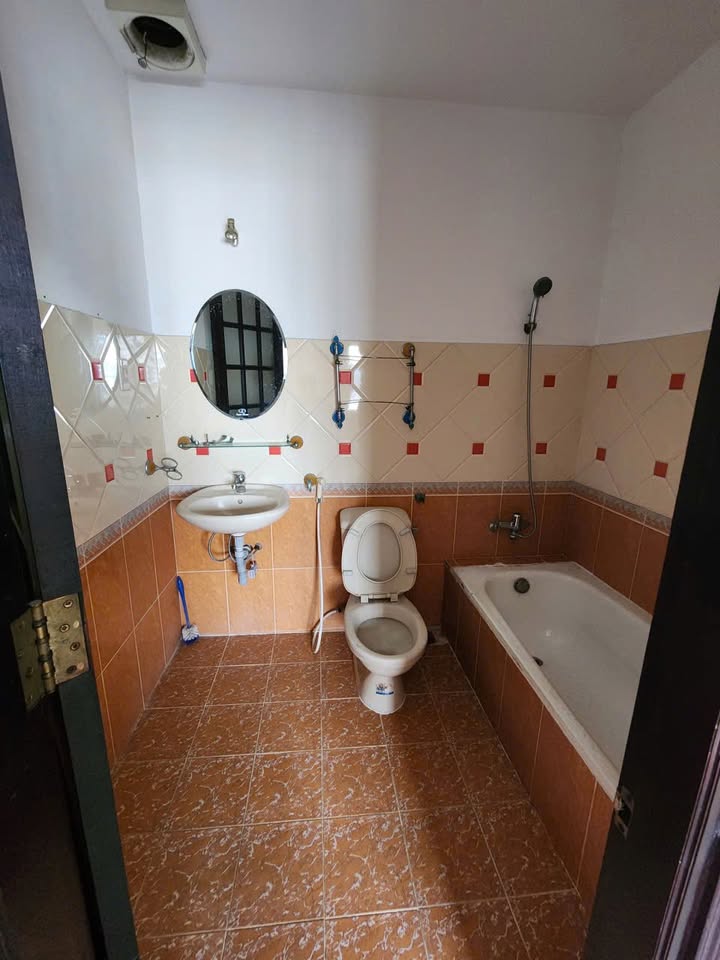 Nhà mặt tiền đường Nguyễn Đức Trung, quận Thanh Khê, 100m² giá 11 tỷ - Đầu tư sinh lời ngay lập tức!