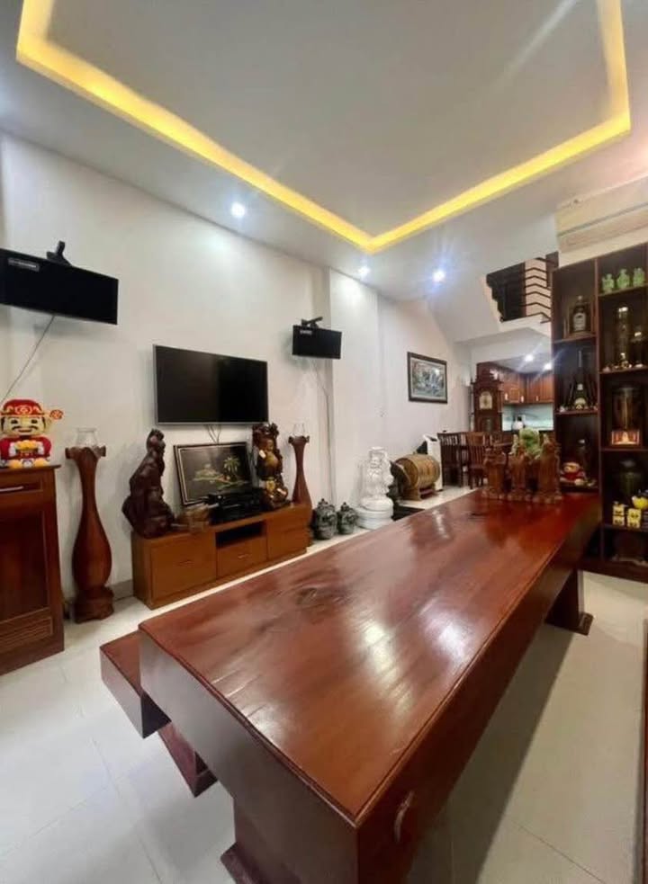 Nhà 3 tầng đường Đinh Tiên Hoàng, Hải Châu, Đà Nẵng 60m² giá 6 tỷ - Kiệt ô tô, gần biển!