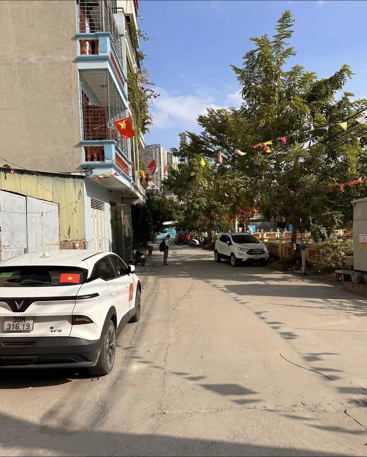 Nhà riêng Kim Chung Hoài Đức 35m² giá 7 tỷ - Ô tô đỗ cổng, Full nội thất!