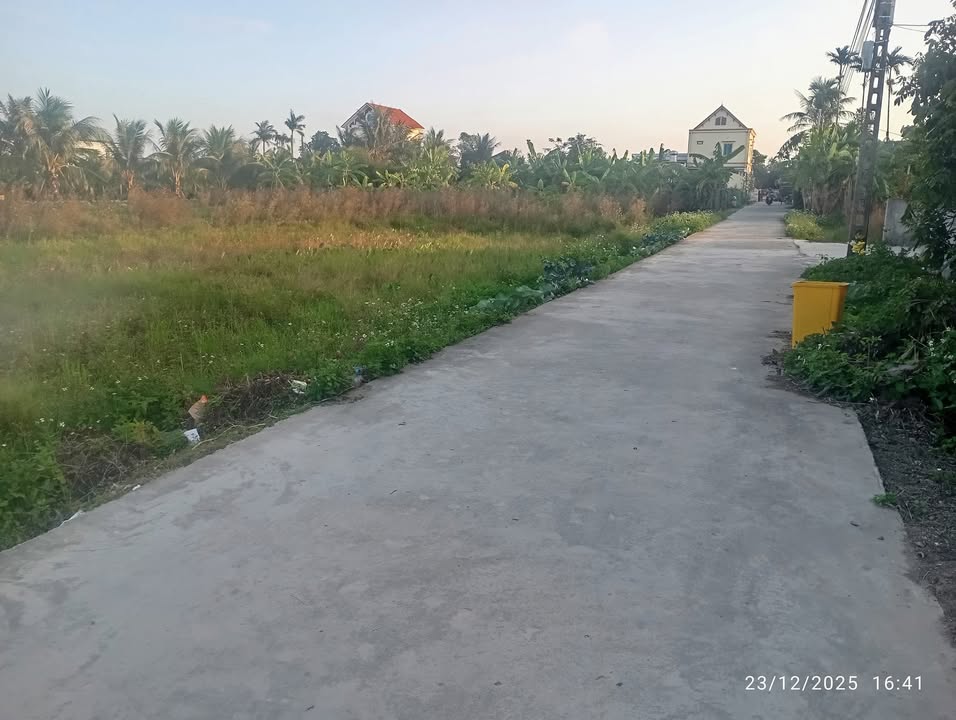 Đất nền Kiến Thụy Hải Phòng 3600m² giá 100 triệu - Mặt đường rộng tiện lợi!