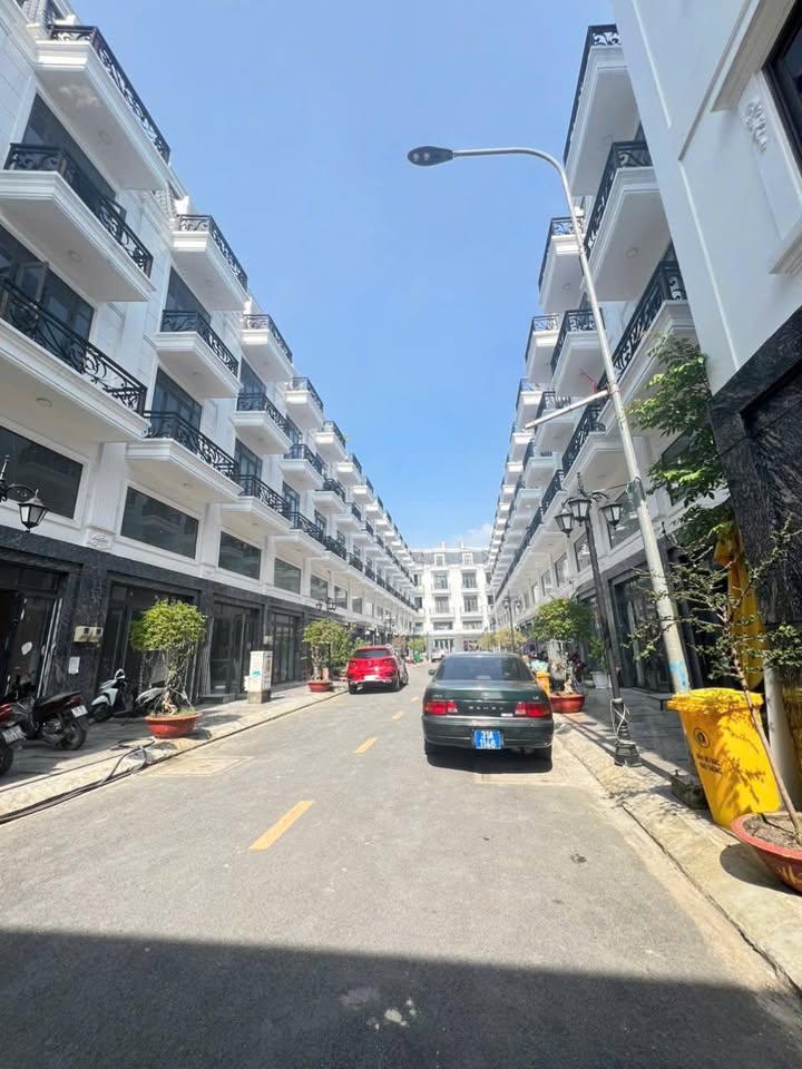 Nhà phố Thành Đô Tô Ngọc Vân 52m² giá 6.25 tỷ - Bán phần thô, sẵn sàng hoàn thiện!