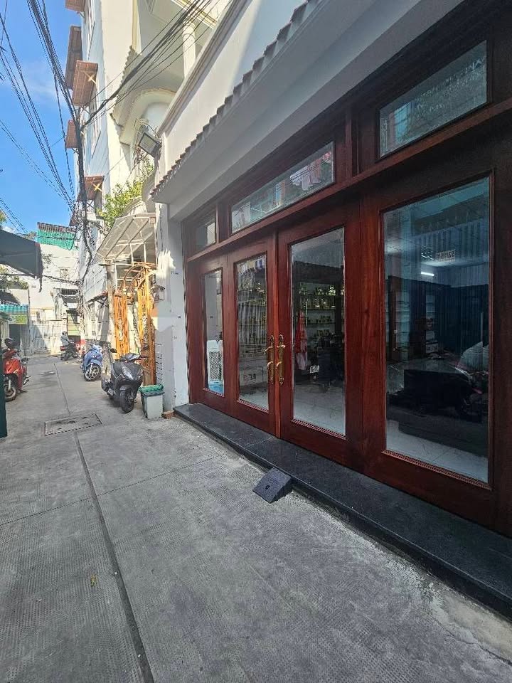 Nhà phố Huỳnh Văn Nghệ Quận 11 93.5m² giá 10 tỷ - Sẵn sàng vào ở ngay!