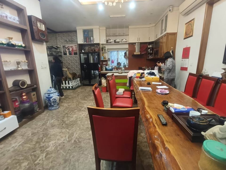 Biệt thự Lạc Long Quân Tây Hồ 105m² giá 33.5 tỷ - Đẳng cấp và sang trọng!