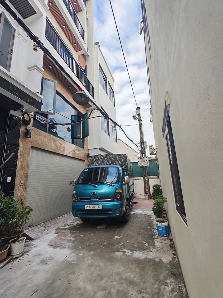 Nhà phân lô Ngọc Thụy 57m² giá 15 tỷ - Thiết kế sang trọng, tiện ích đầy đủ!