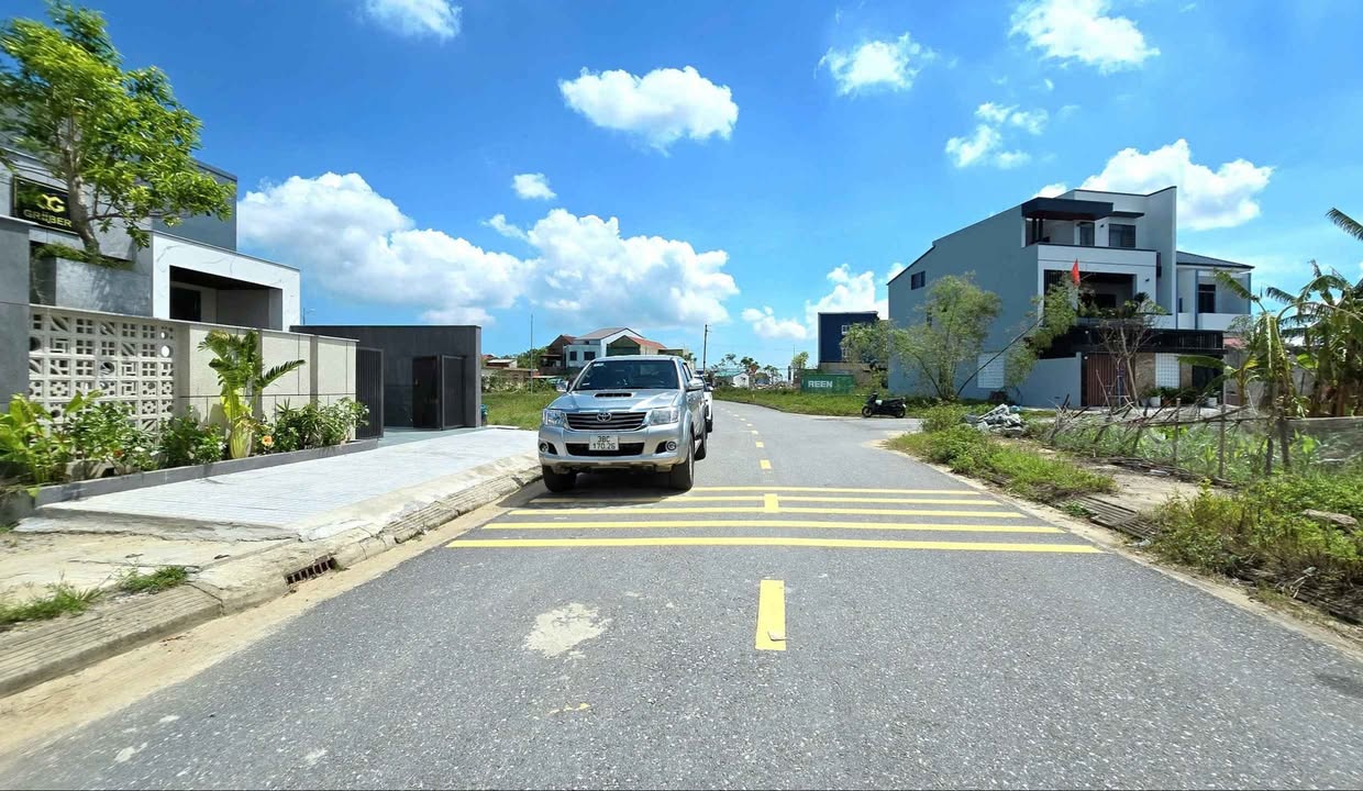 Đất nền lô góc Cọc Lim - Thạch Trung 166m² giá 4.x tỷ - Vị trí đẹp gần trụ sở công an!