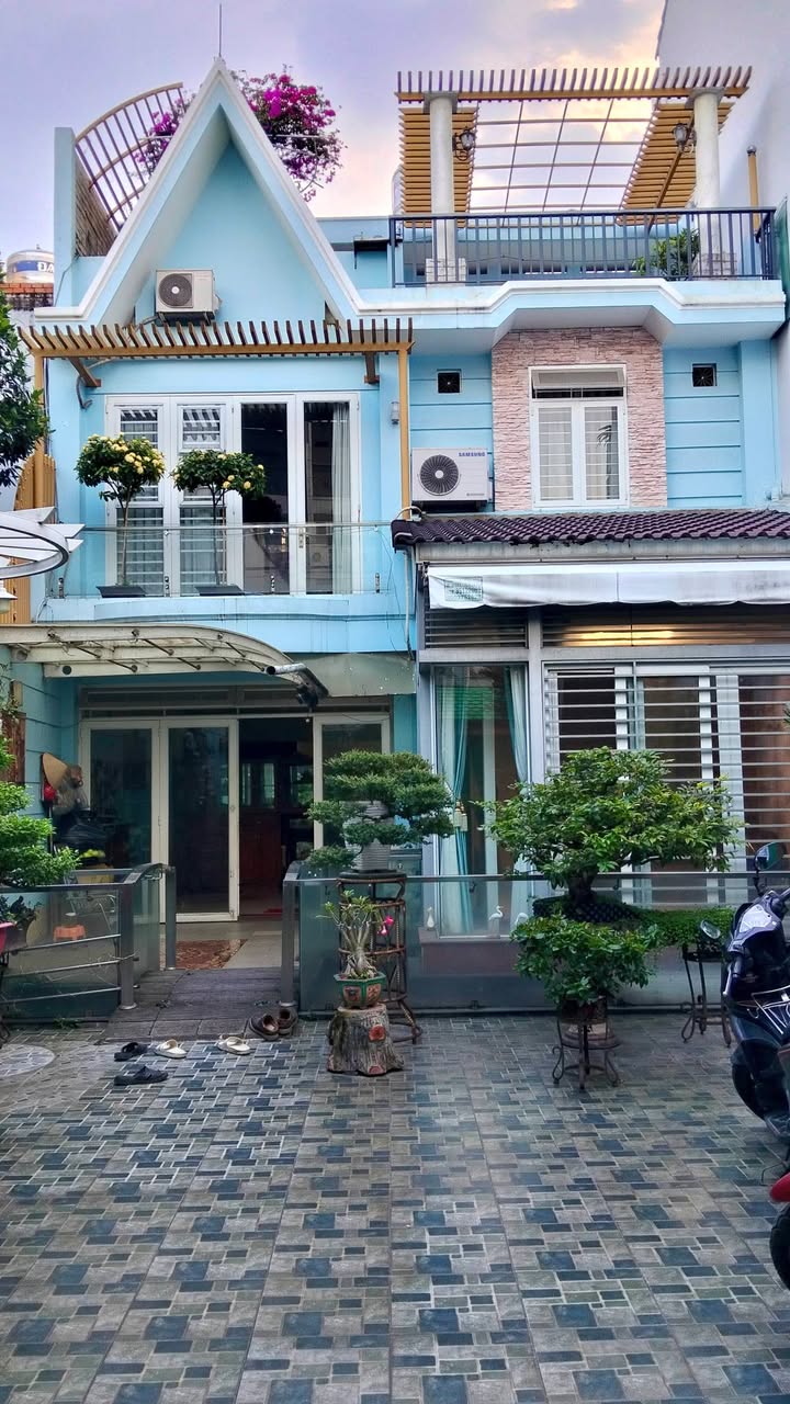 Biệt thự sân vườn Gò Vấp 200m² giá 13.95 tỷ - Sẵn sàng vào ở!