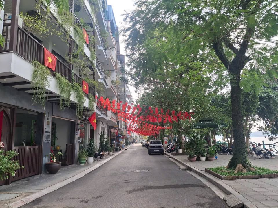 Nhà mặt phố Yên Hoa, Tây Hồ 70m² giá 80 tỷ - Kiệt tác kiến trúc sang trọng!