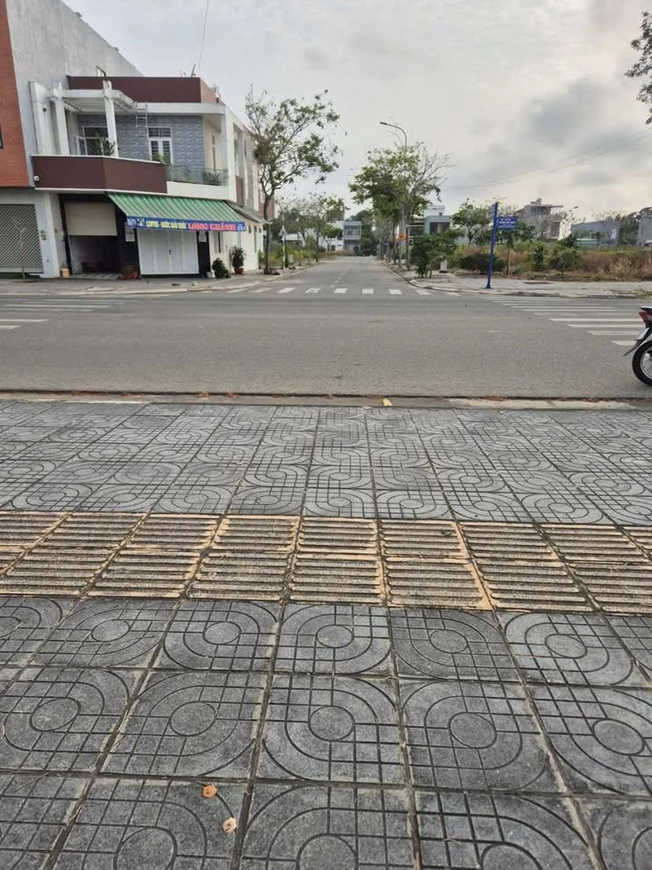 Nhà mặt tiền Hoàng Hoa Thám, Phường Long Tâm, 98m² giá 3.18 tỷ - Đầu tư sinh lời cao!