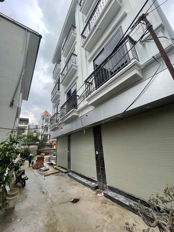 Bán nhà Trạm Trôi 40m² giá 6 tỷ - Nhà lô góc, ô tô đỗ cạnh nhà!