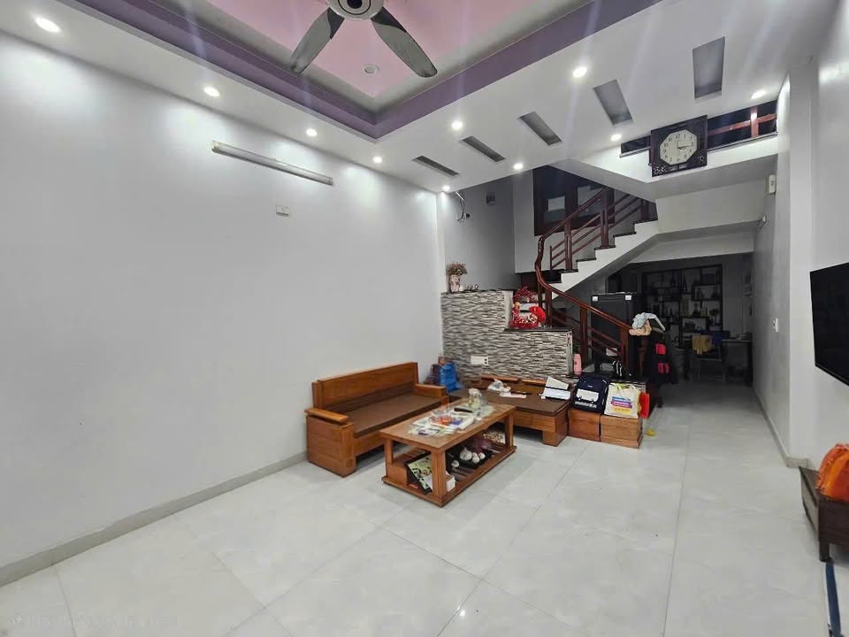 Nhà 3 tầng đường Trần Bình Trọng, 50m² giá 3.83 tỷ - Đầu tư sinh lời ngay!