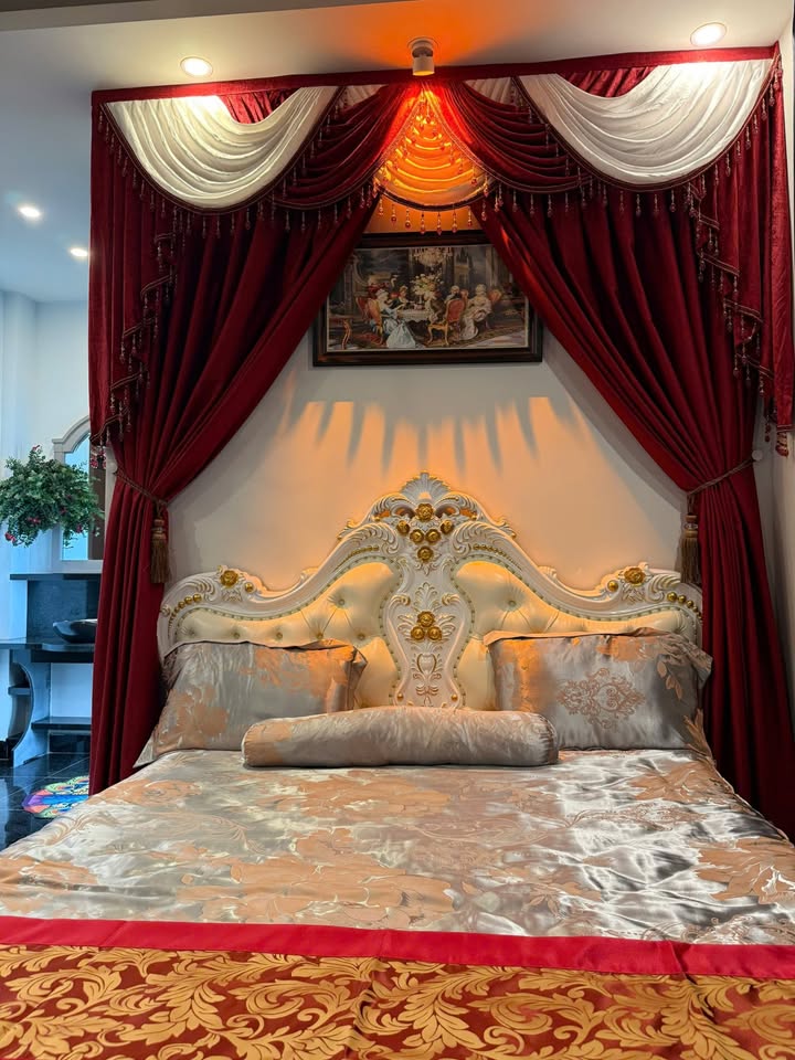 Biệt thự đường Kim Đồng P6 Đà Lạt 243m² giá 25 tỷ - Nhà 2 mặt tiền ô tô vào tận sân!