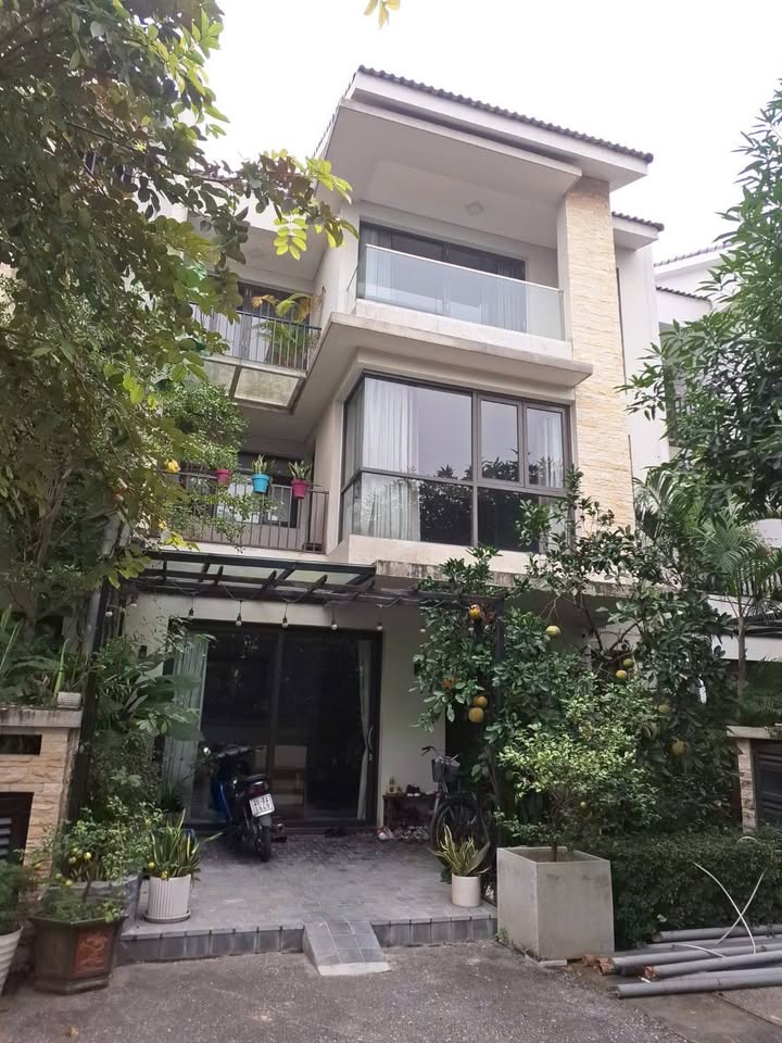 Biệt thự Hanoi Garden City Thạch Bàn 144m² giá 30 tỷ - Nội thất 5 sao sang trọng!