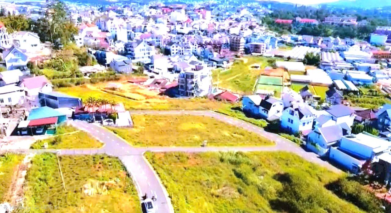 Đất Biệt Lập Đường Vạn Hạnh Đà Lạt 208m² giá 9.4 tỷ - View đẹp và tiềm năng cao!