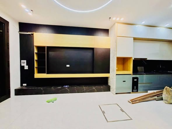 Nhà 5 tầng phố Xuân La 33m² giá 10.8 tỷ - Vị trí đắc địa gần Lotte Mall