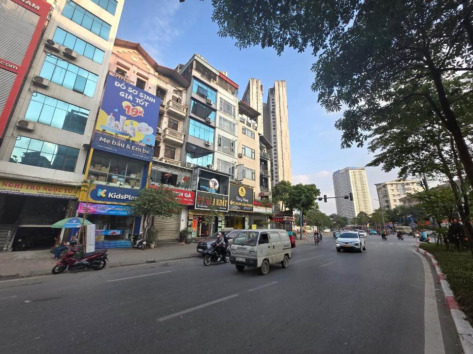 Bán tòa nhà mặt phố Nguyễn Hoàng 77m² giá 54 tỷ - Đầu tư sinh lời ngay!