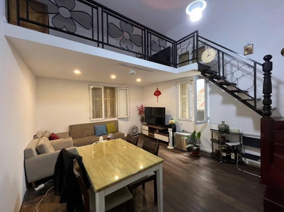 Nhà cho thuê tầng 2 Biệt Thự cổ phố Cao Bá Quát, Ba Đình 70m² - Nội thất đầy đủ, giá 10 triệu