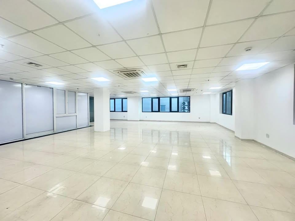 Cho thuê mặt bằng 2 tầng phố Vũ Tông Phan 700m² - Thông sàn, tiện ích vượt trội!