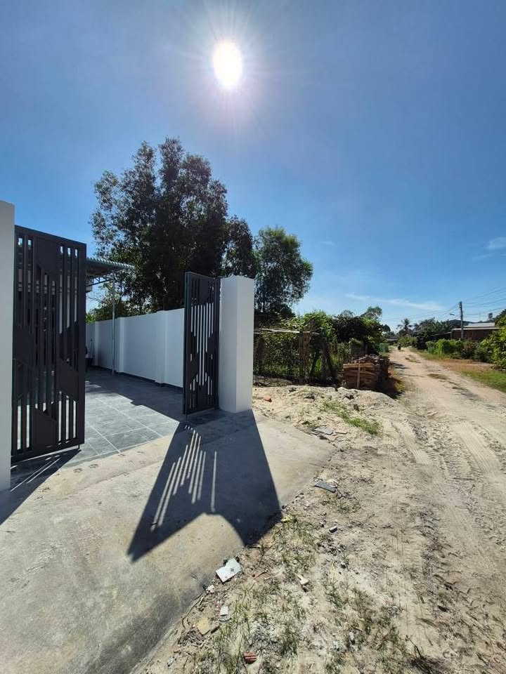 Nhà Hòa Thành Tây Ninh 167m² giá 1.139 tỷ - Thiết kế hiện đại, ô tô vào tận nhà!