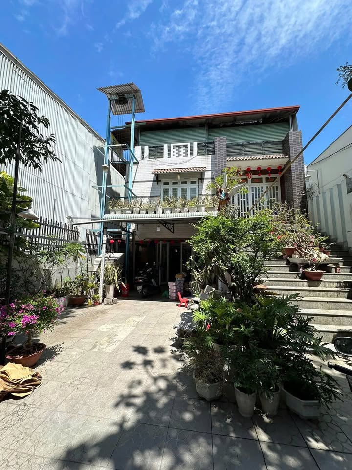 Nhà 1 trệt 2 lầu tại Hố Nai 310m² giá 7.99 tỷ - Chính chủ bán gấp!