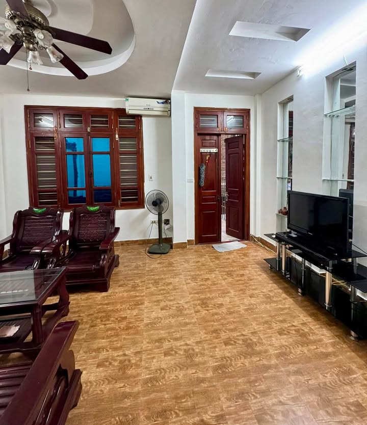 Nhà Yên Hòa 38m² giá 10.35 tỷ - Ngõ ô tô tránh, KD sầm uất!