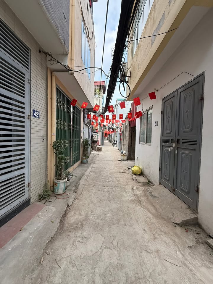 Nhà Định Công Hoàng Mai 30m² giá 2 tỷ - Thiết kế hiện đại, ô tô đỗ cửa!