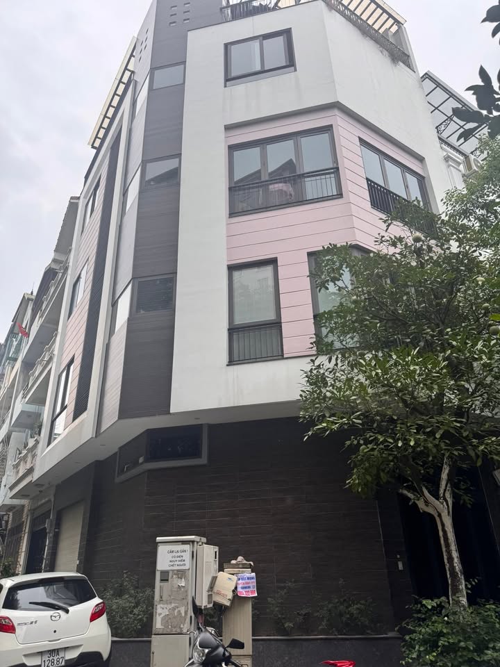 Nhà phố Cầu Giấy 95m² giá 3 tỷ - Lô góc 3 mặt thoáng, ô tô vào tận nhà!