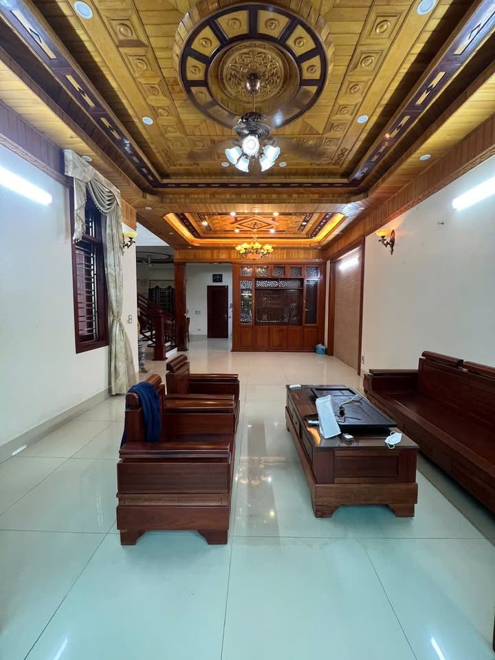 Biệt thự sân vườn 4 phòng ngủ tại Khu Đại Phúc - Full nội thất, giá 35 triệu/tháng!