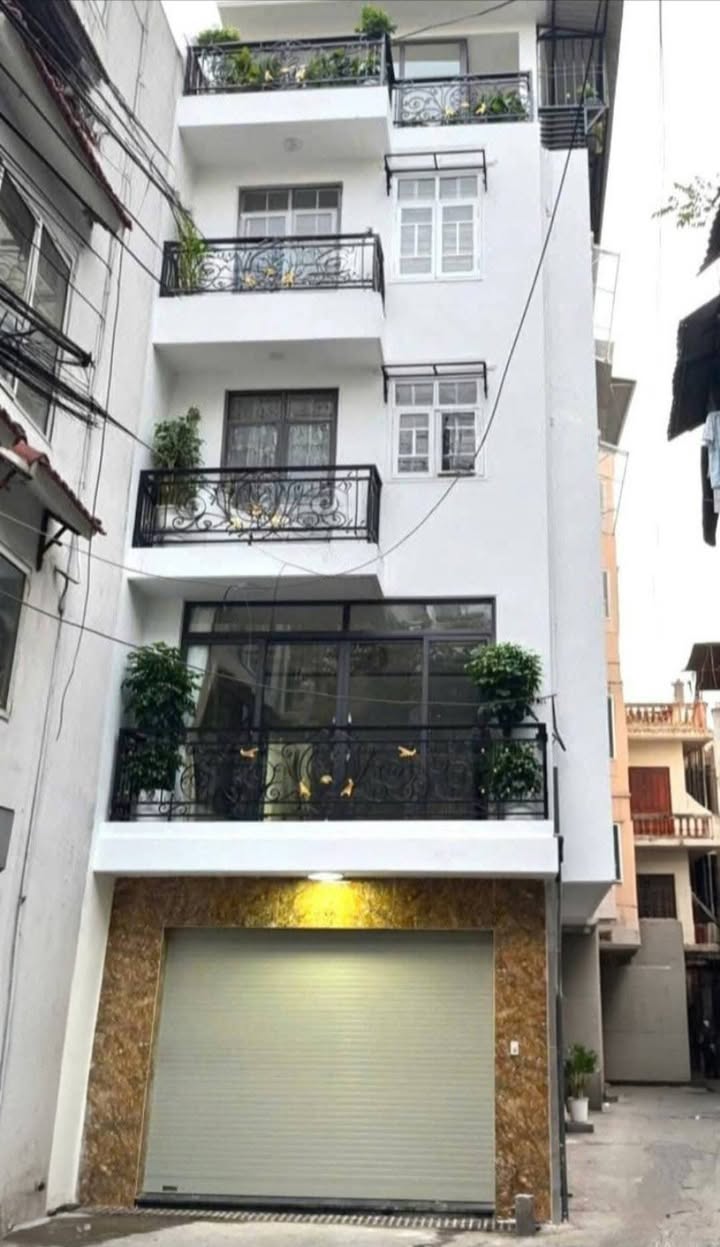 Nhà lô góc Tây Mỗ, Nam Từ Liêm 42m² giá 8.75 tỷ - Ô tô đỗ cửa, tiện ích đầy đủ!