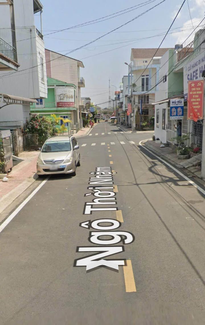 Nhà phố Bảo Lộc 96m² giá 4.85 tỷ - Kinh doanh sầm uất, mặt tiền hai đường!