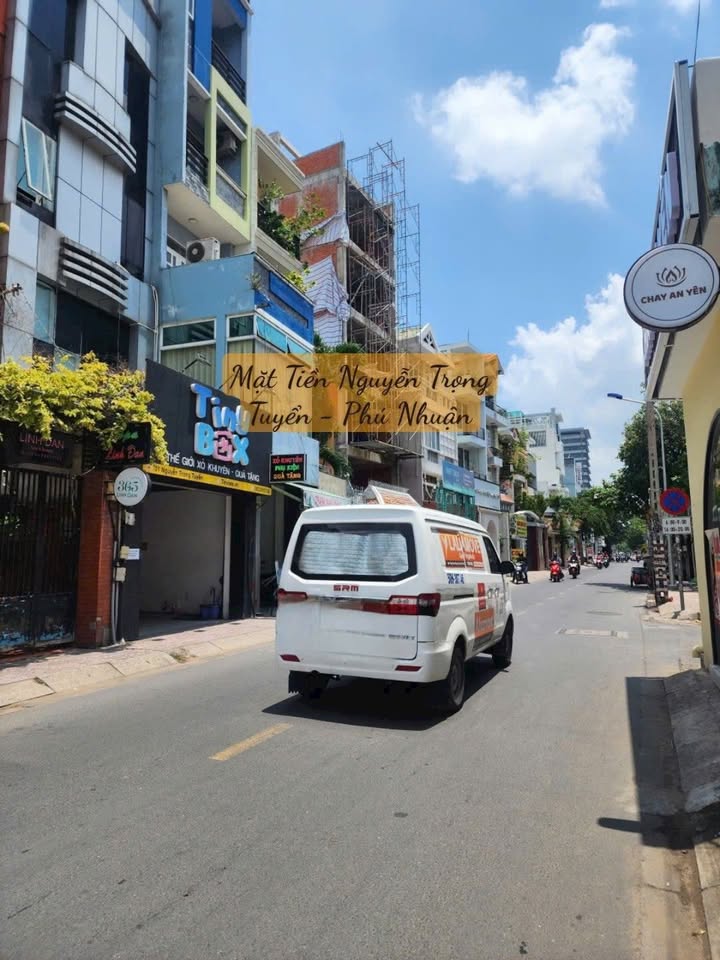 Nhà phố Phú Nhuận 61m² giá 7.59 tỷ - Hẻm xe hơi, sát mặt tiền kinh doanh!