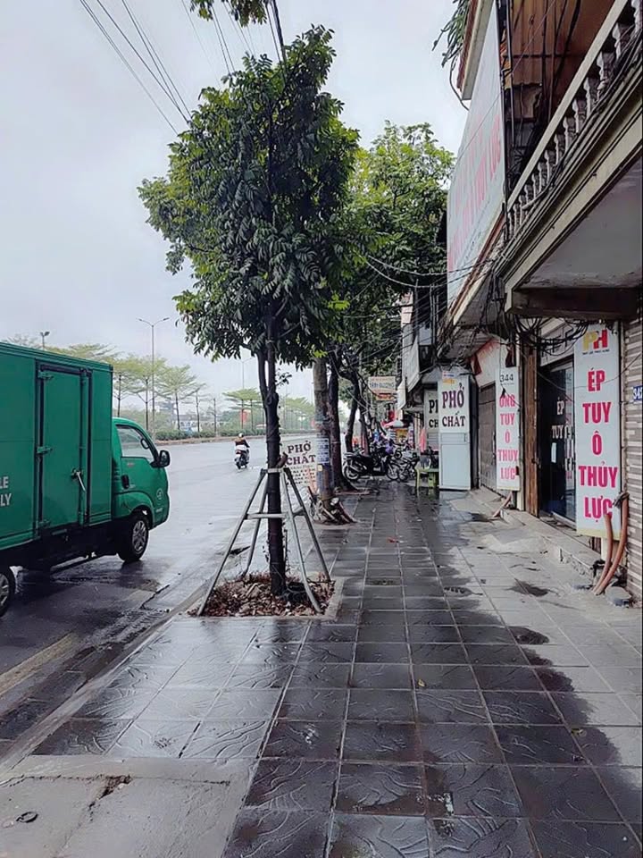 Nhà mặt phố Nguyễn Văn Linh, Long Biên 80m² giá 8.1 tỷ - Kinh doanh sầm uất!