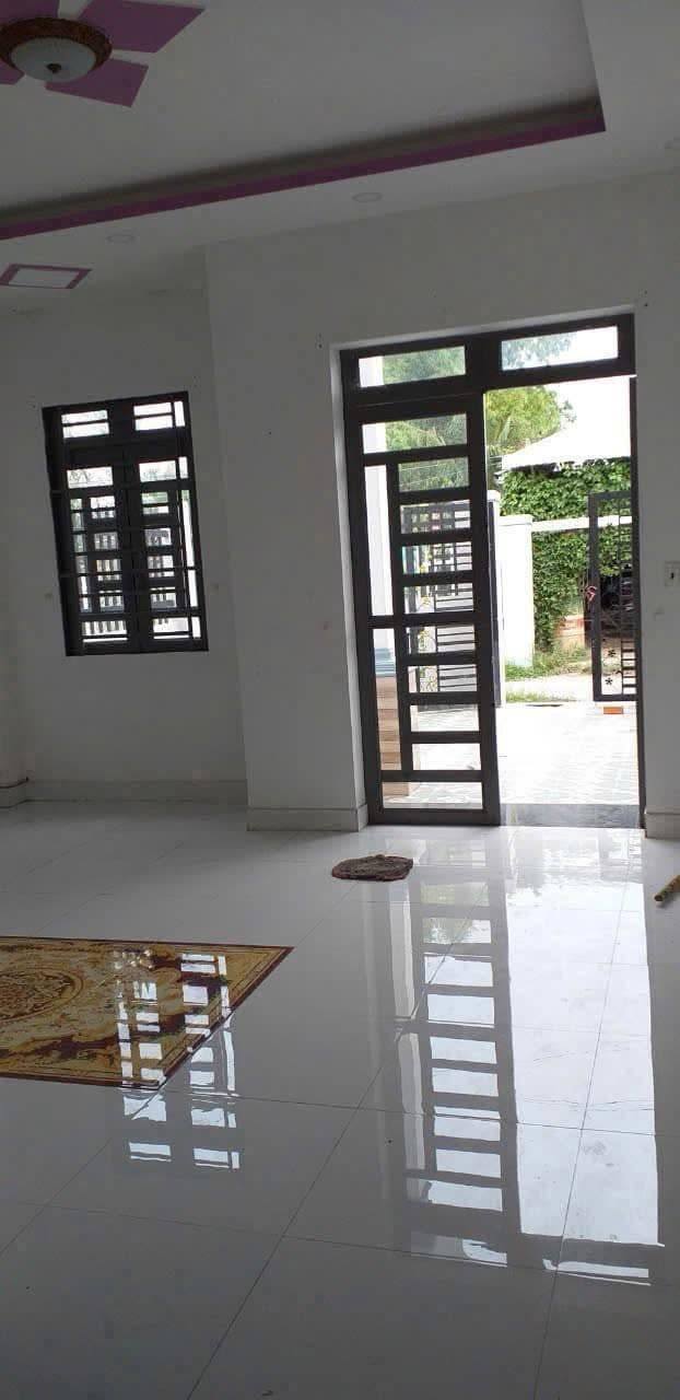 Nhà cấp 4 Mỹ Hạnh Bắc, Đức Hòa 175m² giá chỉ 1.7 tỷ - Sổ hồng riêng, ngay chợ Đình Rừng!