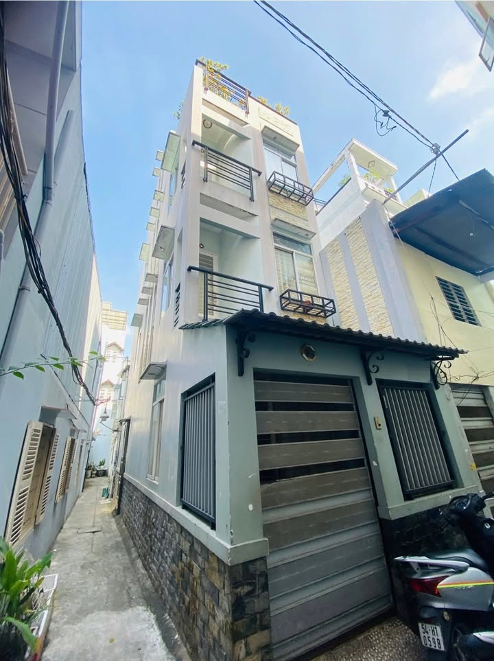 Nhà 4 tầng Quận 5 - Lê Hồng Phong - Giá chỉ 6.9 tỷ - Cơ hội vàng cho nhà đầu tư!