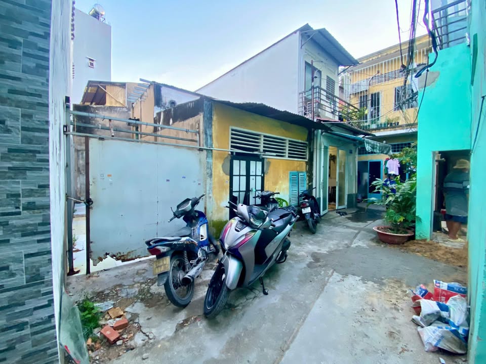 Nhà riêng hẻm 3m Đất Thánh, Tân Bình 61m² giá 5.2 tỷ - Sổ hồng chính chủ!