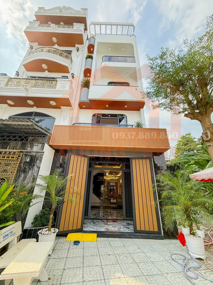 Nhà phố hiện đại KDC Sài Gòn South Village 92.5m² giá 13.5 tỷ - Sẵn sàng vào ở!