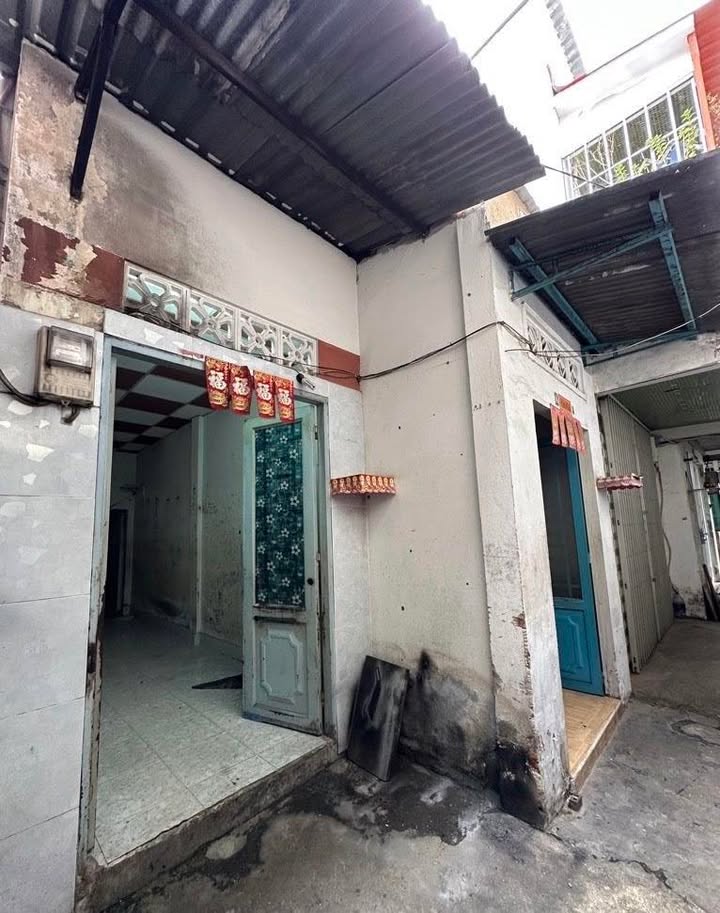 Nhà cấp 4 Thái Phiên Q11 42m² giá 4.3 tỷ - Hẻm rộng thoáng, sổ riêng!