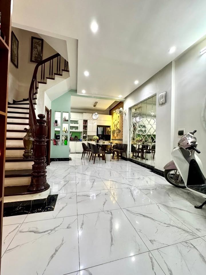 Nhà đẹp tại Văn Cao, Liễu Giai, 40m² giá 10 tỷ - Sẵn sàng vào ở ngay!